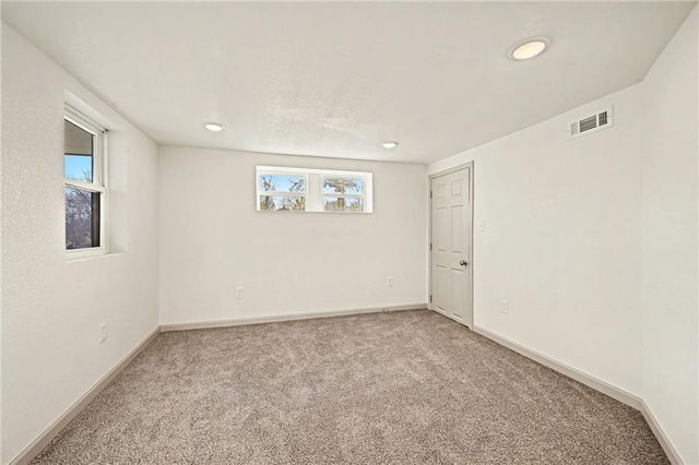 6221 N Wheeling Avenue, Kansas City, MO 64119