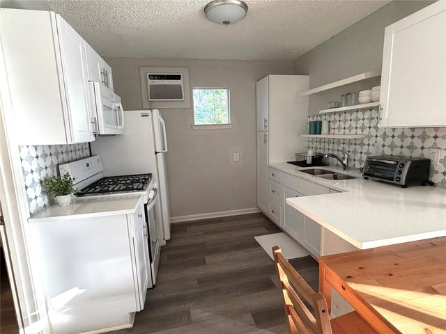 2208 Garden ST B, Austin, TX 78702