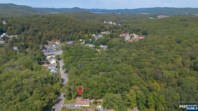 114 Van Dam Avenue, Bloomingdale, NJ 07403