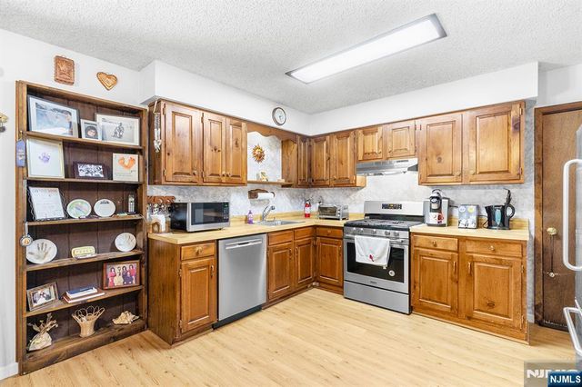 114 Van Dam Avenue, Bloomingdale, NJ 07403