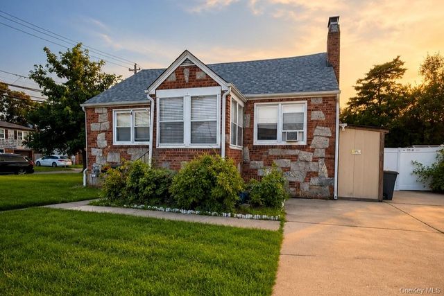 4 Brown Street, West Babylon, NY 11704