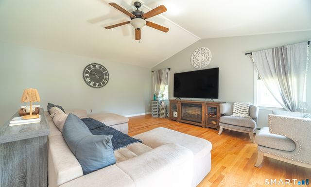 17 Coles Road, Middletown, CT 06457