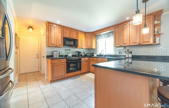 17 Coles Road, Middletown, CT 06457
