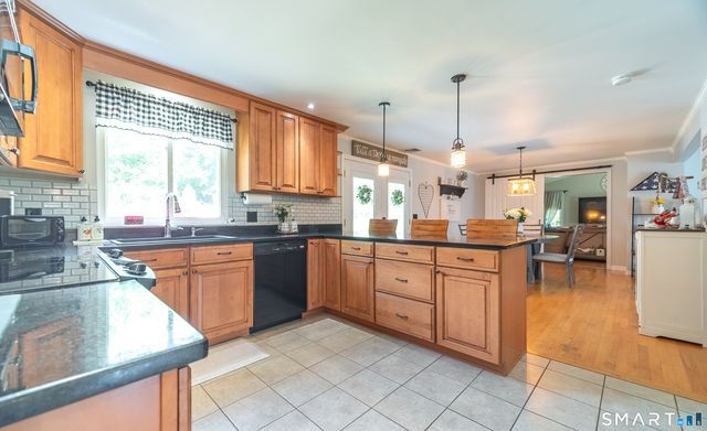 17 Coles Road, Middletown, CT 06457