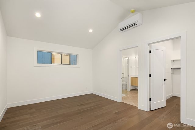 104 NE 44th Street, Seattle, WA 98105