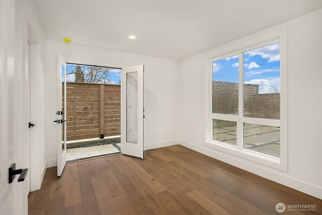 104 NE 44th Street, Seattle, WA 98105