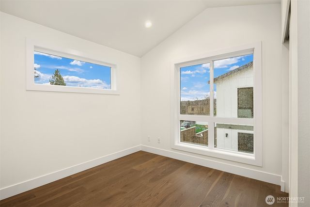 104 NE 44th Street, Seattle, WA 98105