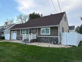 16 Smith Street, Hicksville, NY 11801