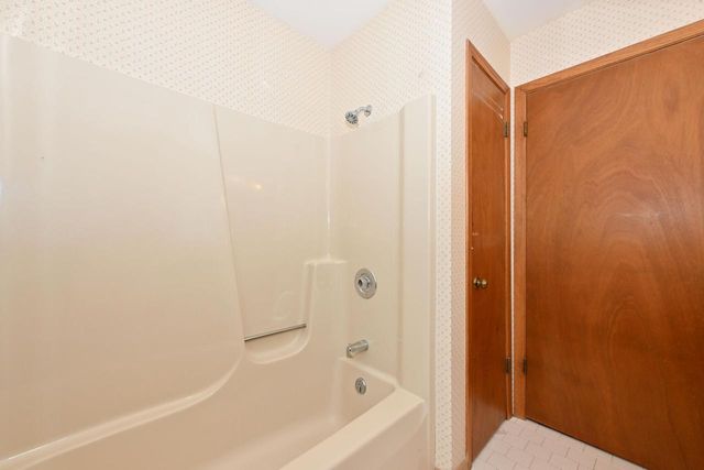 108 High Forest DRIVE, Cedarburg, WI 53012