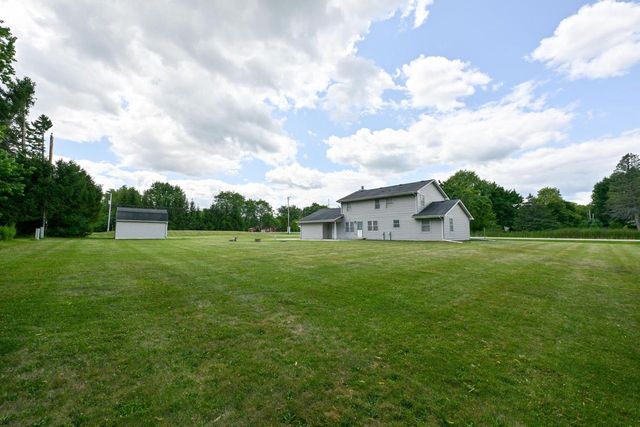 108 High Forest DRIVE, Cedarburg, WI 53012