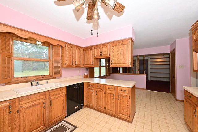 108 High Forest DRIVE, Cedarburg, WI 53012