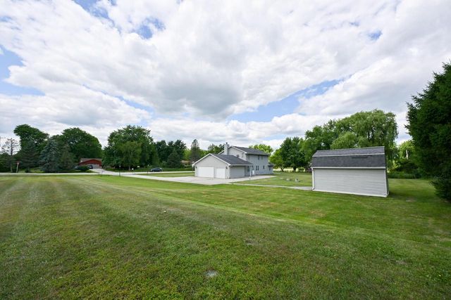 108 High Forest DRIVE, Cedarburg, WI 53012