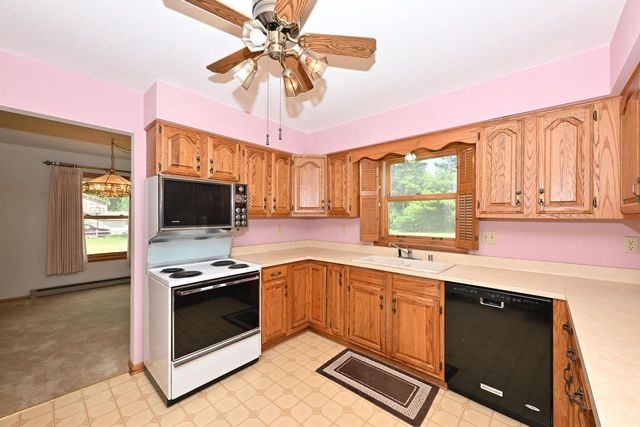108 High Forest DRIVE, Cedarburg, WI 53012