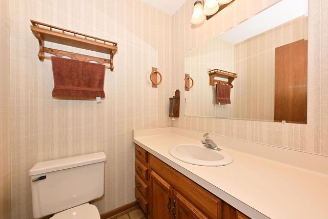 108 High Forest DRIVE, Cedarburg, WI 53012