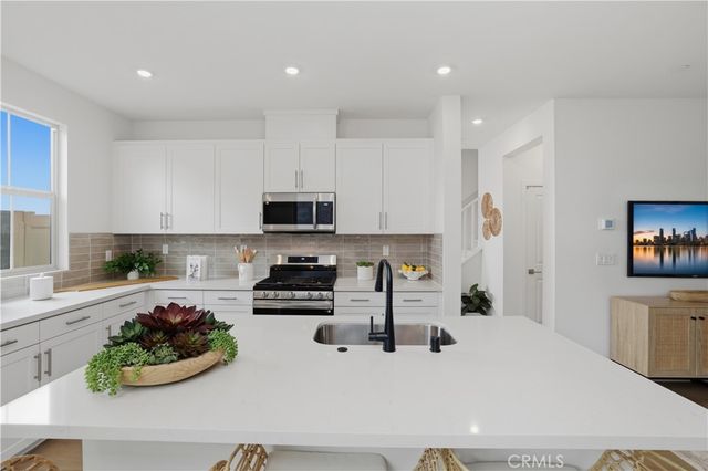 15874 Blue Copper Way, Fontana, CA 92336