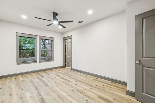 810 S Montclair Avenue, Dallas, TX 75208