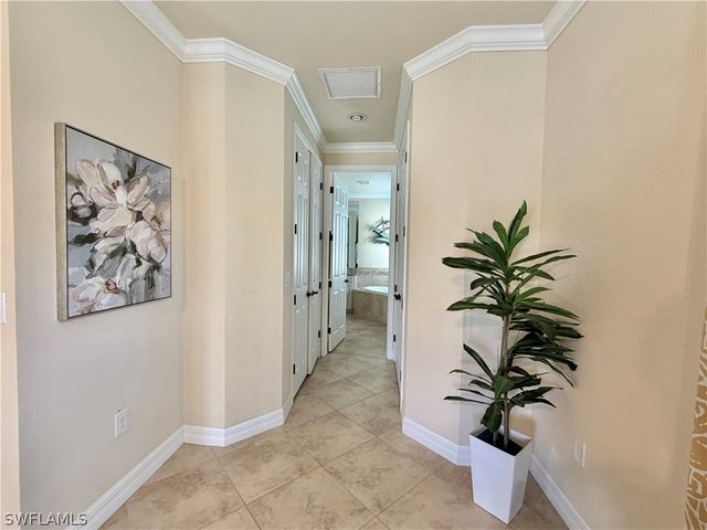 2930 Aviamar CIR, Naples, FL 34114