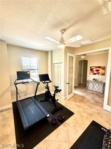 2930 Aviamar CIR, Naples, FL 34114