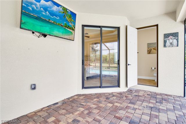 2930 Aviamar CIR, Naples, FL 34114