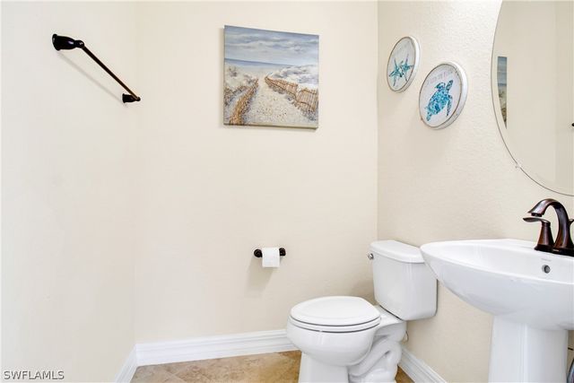 2930 Aviamar CIR, Naples, FL 34114