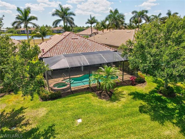 2930 Aviamar CIR, Naples, FL 34114