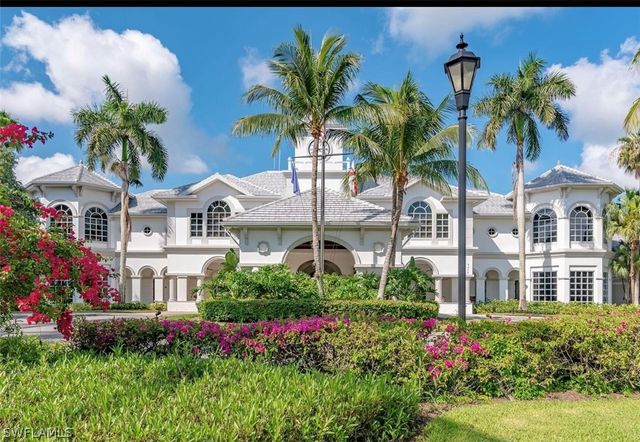 2930 Aviamar CIR, Naples, FL 34114