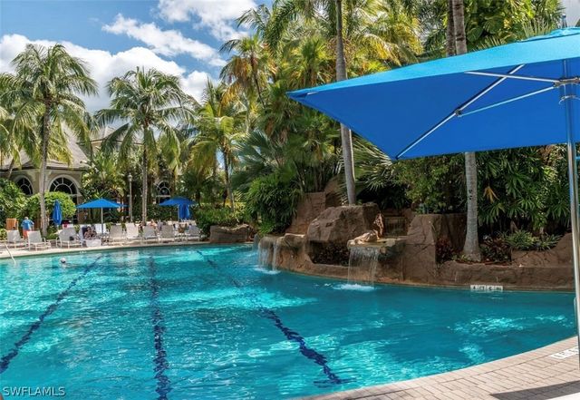 2930 Aviamar CIR, Naples, FL 34114