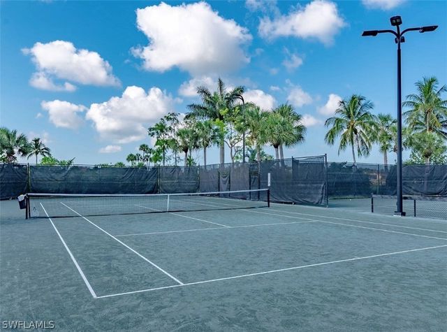 2930 Aviamar CIR, Naples, FL 34114