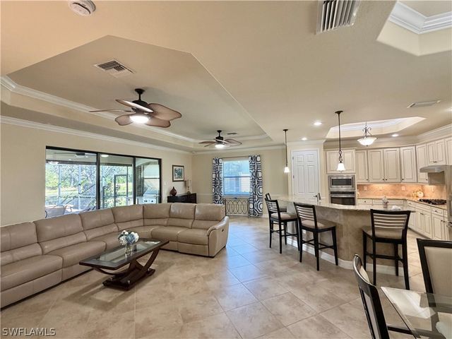 2930 Aviamar CIR, Naples, FL 34114