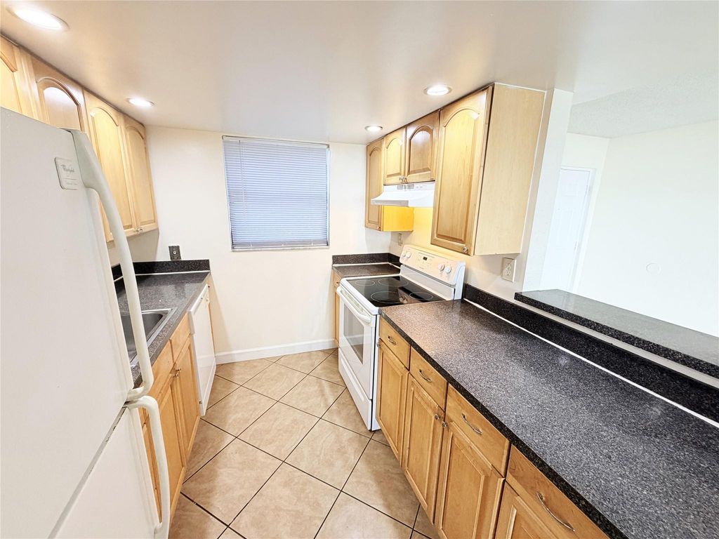 1950 N Congress Avenue 103, West Palm Beach, FL 33401