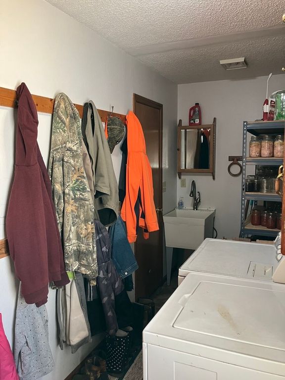 Image 2 of property listing at 9576 State Route 161 Extension, Iuka, IL 62849