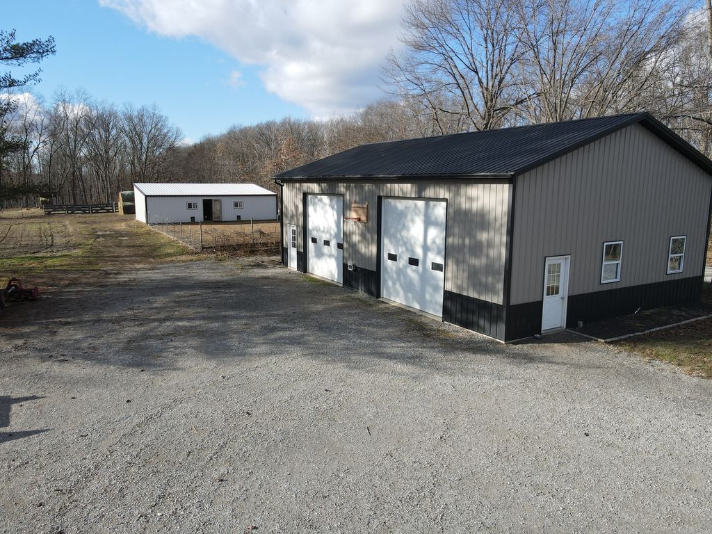 Image 38 of property listing at 9576 State Route 161 Extension, Iuka, IL 62849