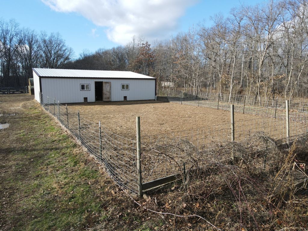 Image 39 of property listing at 9576 State Route 161 Extension, Iuka, IL 62849