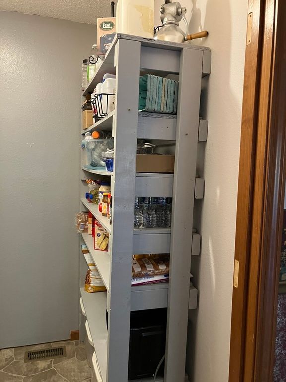 Image 5 of property listing at 9576 State Route 161 Extension, Iuka, IL 62849