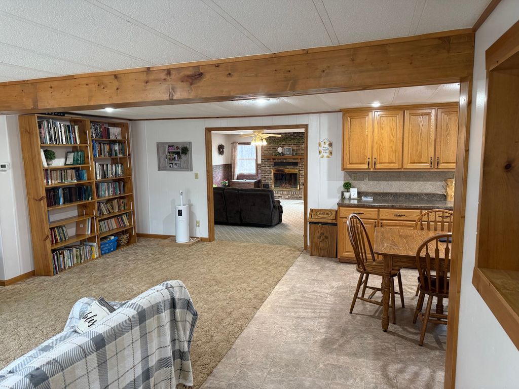 Image 44 of property listing at 9576 State Route 161 Extension, Iuka, IL 62849