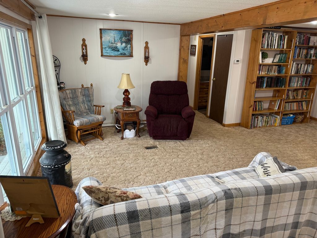 Image 45 of property listing at 9576 State Route 161 Extension, Iuka, IL 62849