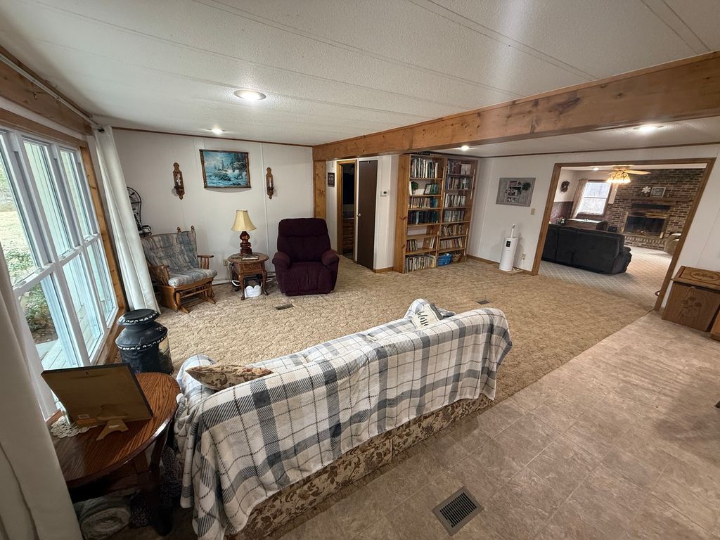 Image 46 of property listing at 9576 State Route 161 Extension, Iuka, IL 62849