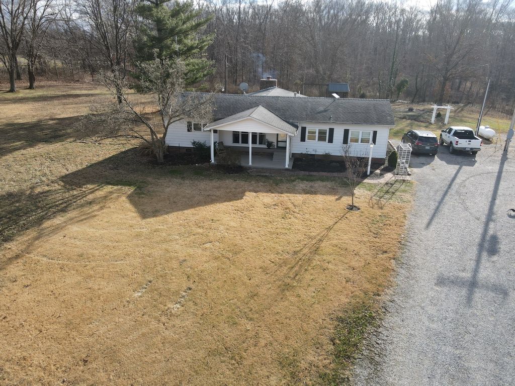 Image 51 of property listing at 9576 State Route 161 Extension, Iuka, IL 62849