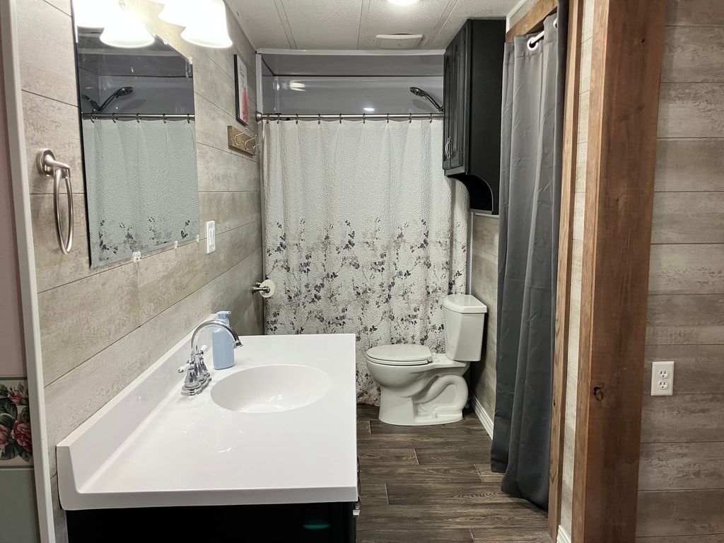 Image 10 of property listing at 9576 State Route 161 Extension, Iuka, IL 62849