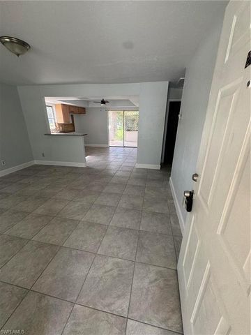 2027 Eloise CIR, North Fort Myers, FL 33917