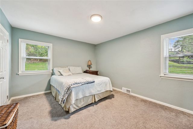 301 Lewis Ave, Jeannette, PA 15644