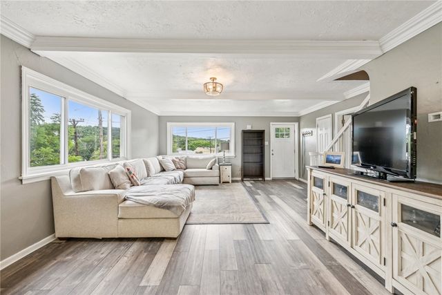 301 Lewis Ave, Jeannette, PA 15644