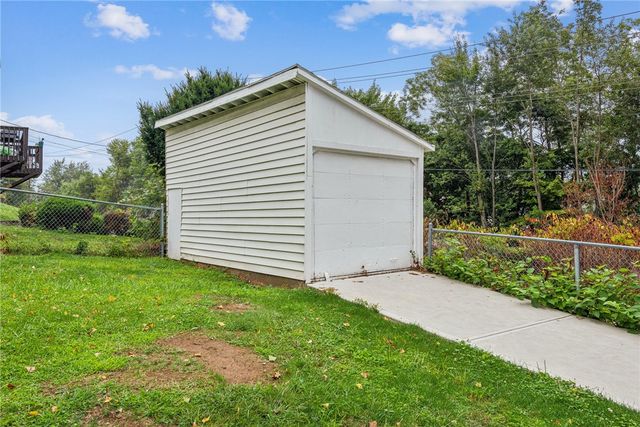 301 Lewis Ave, Jeannette, PA 15644