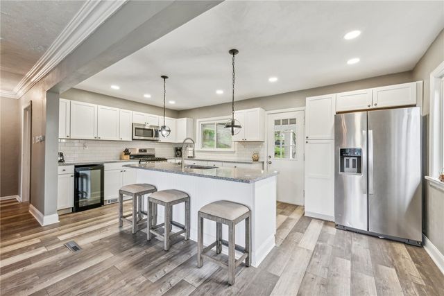 301 Lewis Ave, Jeannette, PA 15644