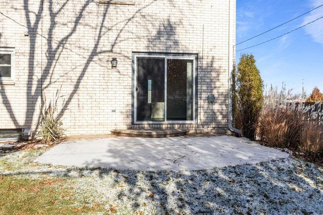 701 E LONGVIEW DRIVE, Appleton, WI 54911