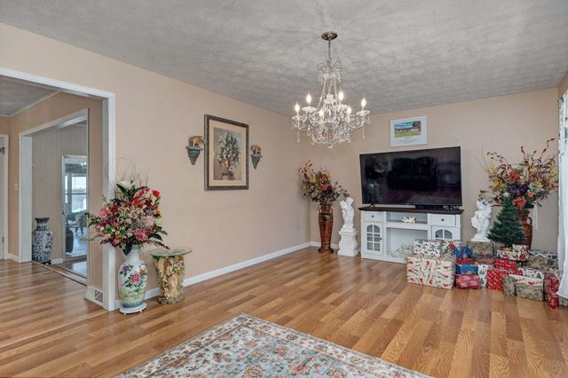 1909 S Nettleton Avenue, Springfield, MO 65807