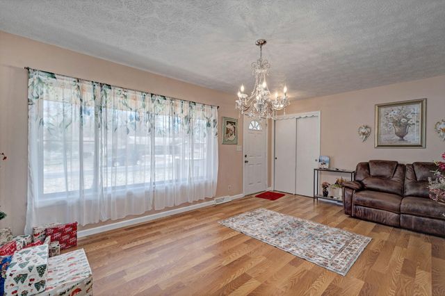 1909 S Nettleton Avenue, Springfield, MO 65807