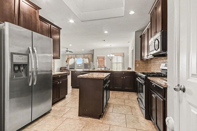 2930 Canadian Goose Lane, Baytown, TX 77521