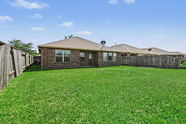 2930 Canadian Goose Lane, Baytown, TX 77521