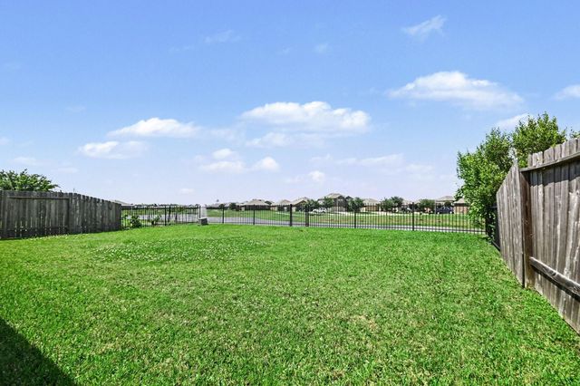 2930 Canadian Goose Lane, Baytown, TX 77521
